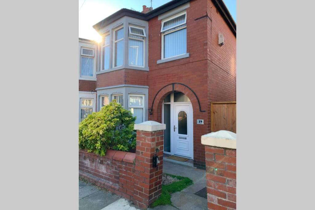 Modern Fully Refurbished 3 Bedroom Home Blackpool Exterior foto